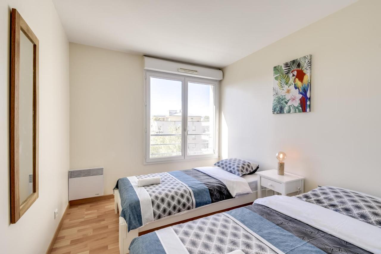 Chic Apart With Parking And Balcony Apartment Cergy Exterior photo
