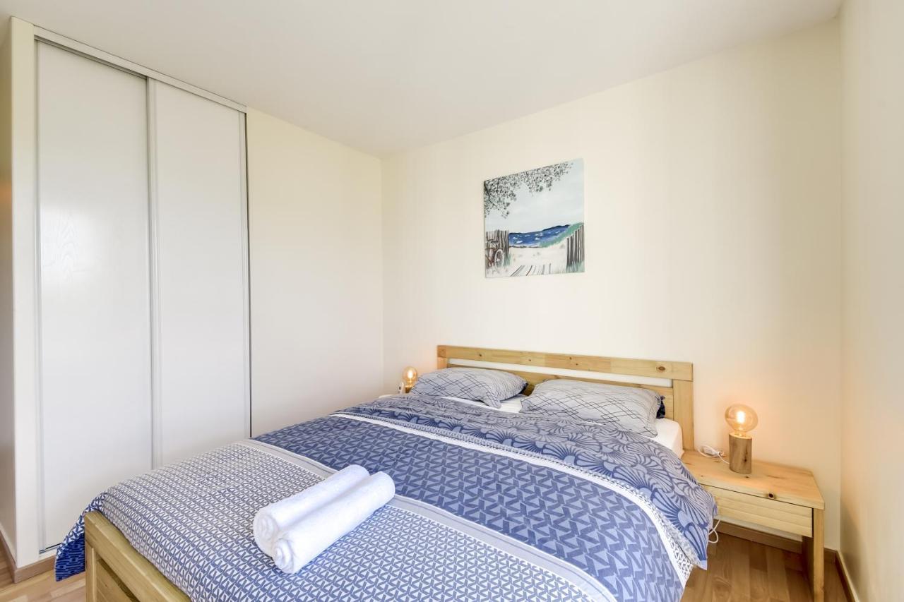 Chic Apart With Parking And Balcony Apartment Cergy Exterior photo